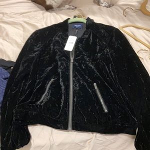 New with tags splendid baseball style jacket. Velvet silver zipper detail.